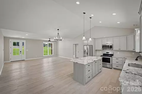 Living - 4326 Boulder Dr, Morganton, NC 28655 photo 4 of 4