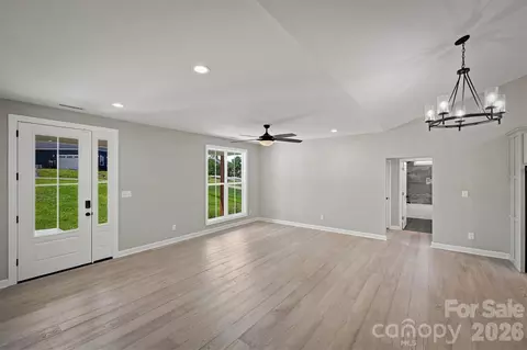 Living - 4326 Boulder Dr, Morganton, NC 28655 photo 3 of 4