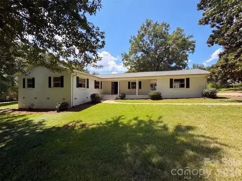 8519 Denbur Dr, Charlotte, NC 28215