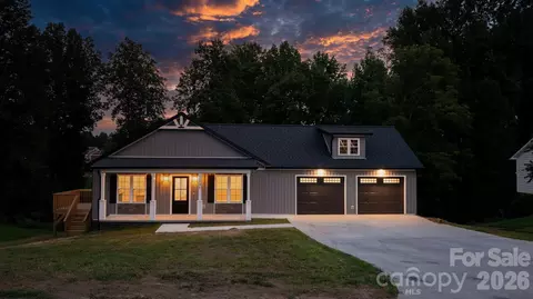128 Buck Shoals Cir, Hudson, NC 28638