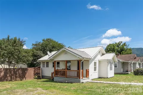 417 Riverbend St, Waynesville, NC 28786