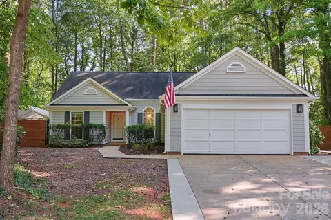 206 Aurora Ln, Huntersville, NC 28078