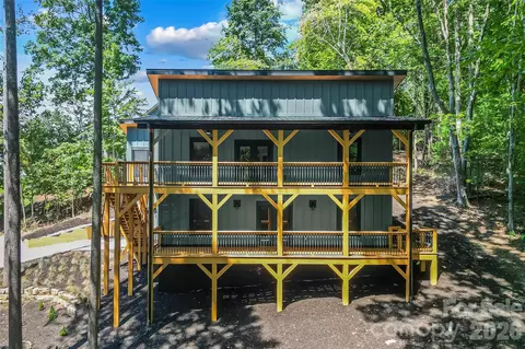 276 Coopers Dr, Hendersonville, NC 28739
