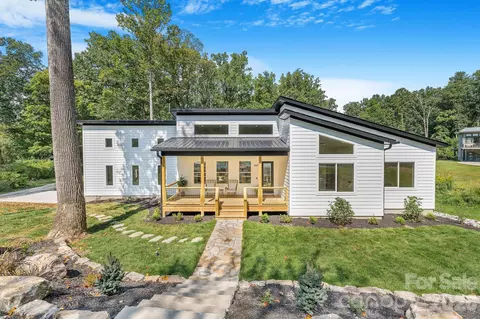 447 Blooming Laurel Dr, Hendersonville, NC 28792