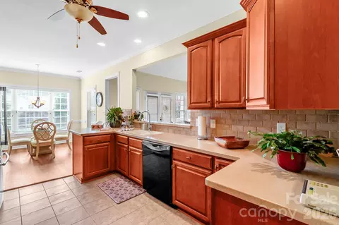 Kitchen - 3697 Travertine Dr, Lancaster, SC 29720 photo 5 of 6