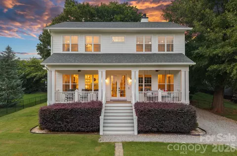 135 Surfside Ln, Mooresville, NC 28117