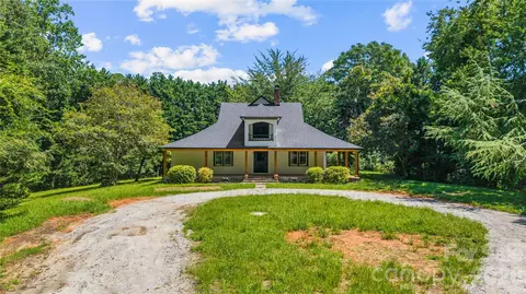 Exterior - 103 Hyde Ave, Tryon, NC 28782 photo 2 of 7
