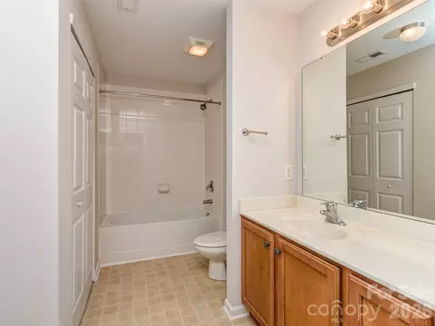 Bath - 776 Ledgestone Ct, Tega Cay, SC 29708 photo 4 of 4