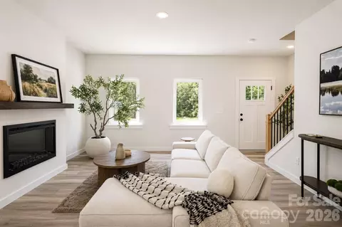 Living - 4147 2nd Ne St NE, Hickory, NC 28601 photo 1 of 5