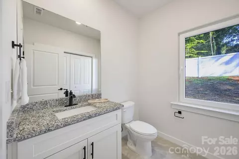 Bath - 4147 2nd Ne St NE, Hickory, NC 28601 photo 1 of 3