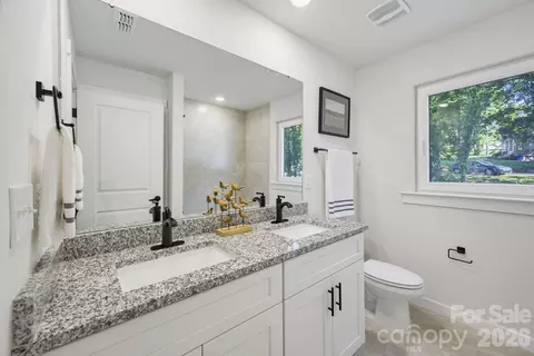 Bath - 4147 2nd Ne St NE, Hickory, NC 28601 photo 3 of 3
