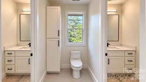 Bath - 2303 Paddock Cir, Morganton, NC 28655 photo 6 of 8