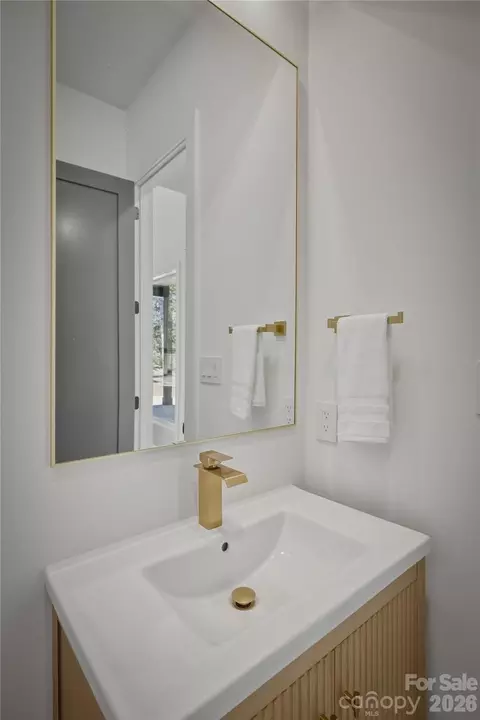Bath - 2303 Paddock Cir, Morganton, NC 28655 photo 6 of 11