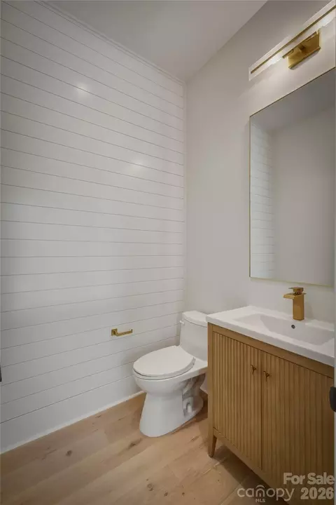 Bath - 2303 Paddock Cir, Morganton, NC 28655 photo 5 of 11