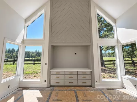 Living - 2303 Paddock Cir, Morganton, NC 28655 photo 2 of 2