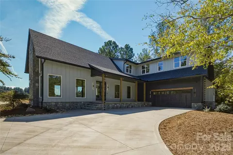 Exterior - 2303 Paddock Cir, Morganton, NC 28655 photo 4 of 7