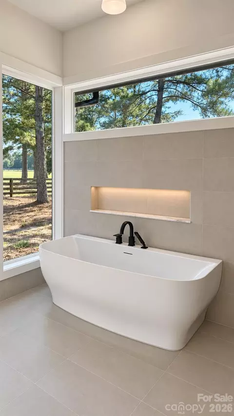 Bath - 2303 Paddock Cir, Morganton, NC 28655 photo 5 of 8
