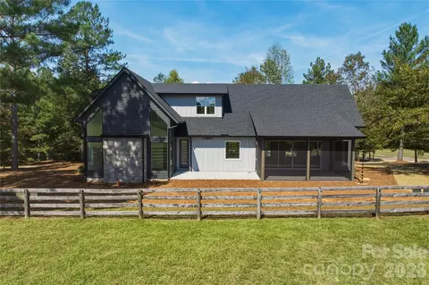 Exterior - 2303 Paddock Cir, Morganton, NC 28655 photo 6 of 7