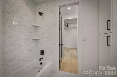 Bath - 2303 Paddock Cir, Morganton, NC 28655 photo 8 of 11