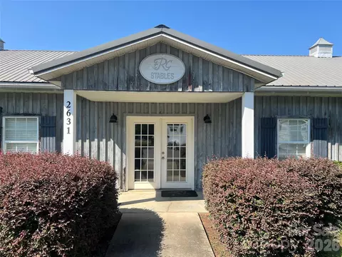 Exterior - 2303 Paddock Cir, Morganton, NC 28655 photo 5 of 5