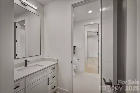Bath - 2303 Paddock Cir, Morganton, NC 28655 photo 7 of 11