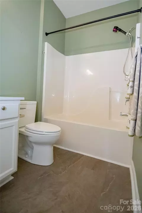 105 E Commons Dr, Morganton, NC 28655 photo 4