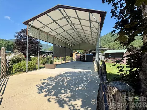 415 Hyde Town 11 Rd #11, Robbinsville, NC 28771