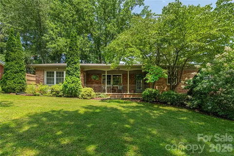 102 Azalea Dr, Waynesville, NC 28786