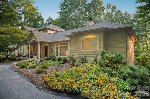 4 Citadel Ln, Hendersonville, NC 28739