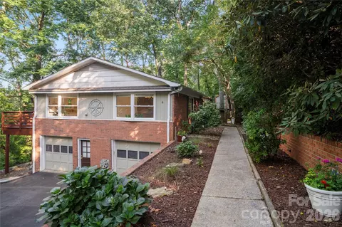 8 Galax Ln, Hendersonville, NC 28791