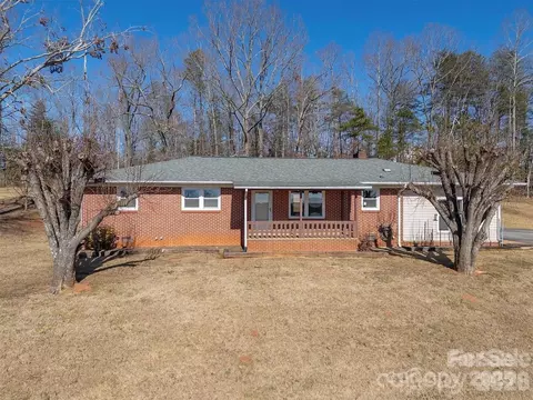156 Eagles Nest Rd, Columbus, NC 28722