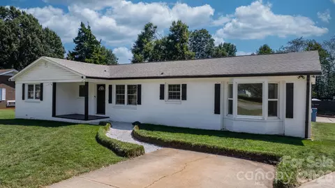 5795 Valley Field Rd, Hickory, NC 28602