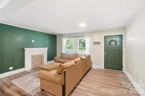 Living - 817 E Dunlap St, Lancaster, SC 29720 photo 2 of 6