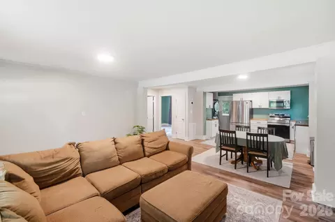 Living - 817 E Dunlap St, Lancaster, SC 29720 photo 5 of 6