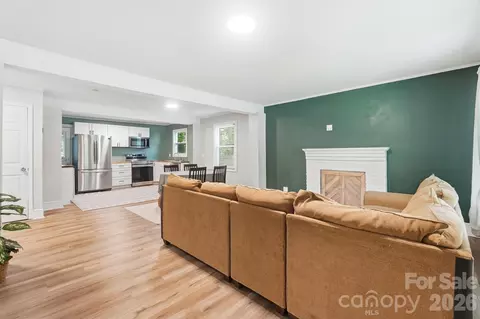 Living - 817 E Dunlap St, Lancaster, SC 29720 photo 1 of 6