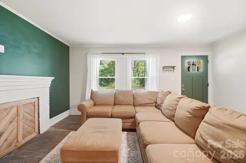 Living - 817 E Dunlap St, Lancaster, SC 29720 photo 4 of 6