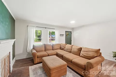 Living - 817 E Dunlap St, Lancaster, SC 29720 photo 3 of 6