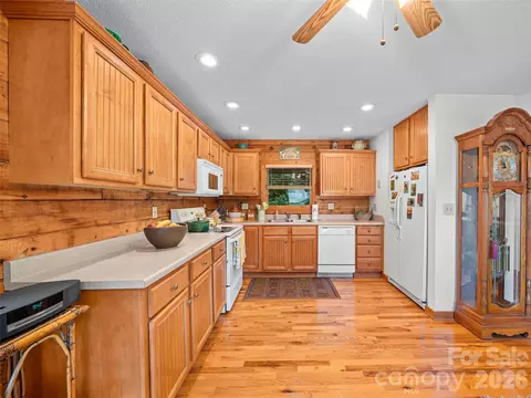 Kitchen - 185 Blue Bird Ln, Spruce Pine, NC 28777 photo 1 of 2