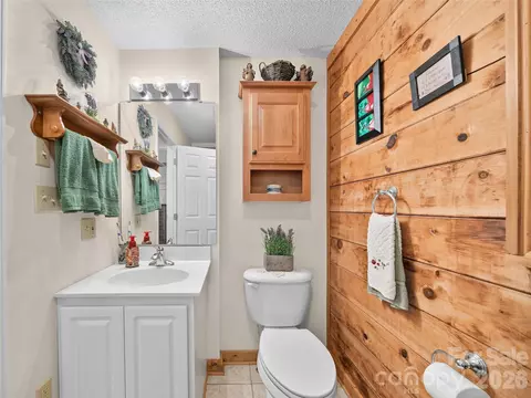 Bath - 185 Blue Bird Ln, Spruce Pine, NC 28777 photo 1 of 5