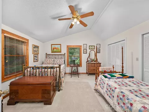 Bedroom - 185 Blue Bird Ln, Spruce Pine, NC 28777 photo 4 of 7