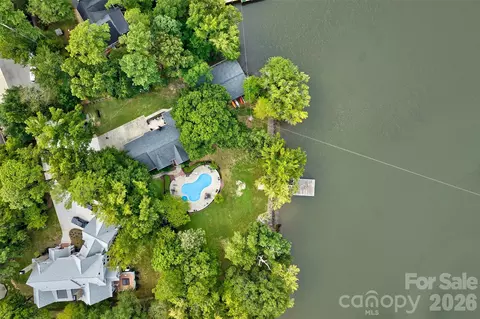 2143 Peninsula Dr, Lake Wylie, SC 29710