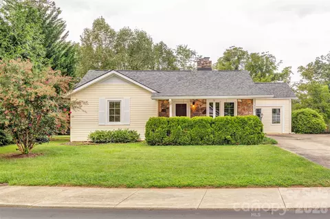 103 S Main St, Weaverville, NC 28787
