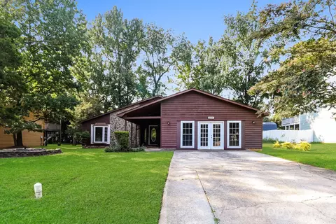 6701 Woodthrush Dr, Charlotte, NC 28227