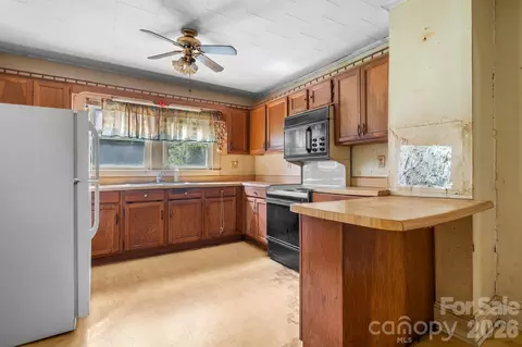 Kitchen - 2656 Barrier Loop, Morganton, NC 28655 photo 1 of 1