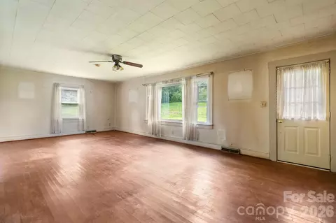 Living - 2656 Barrier Loop, Morganton, NC 28655 photo 2 of 3