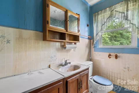 Bath - 2656 Barrier Loop, Morganton, NC 28655 photo 1 of 1