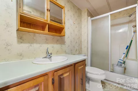 Bath - 2660 Barrier Loop, Morganton, NC 28655 photo 3 of 3