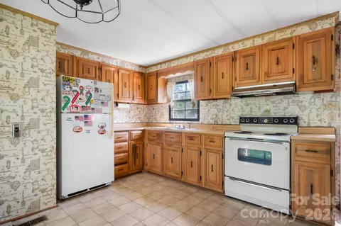 Kitchen - 2660 Barrier Loop, Morganton, NC 28655 photo 2 of 2