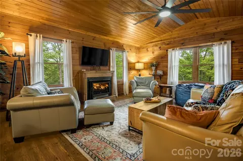 398 Locust Dr, Maggie Valley, NC 28751