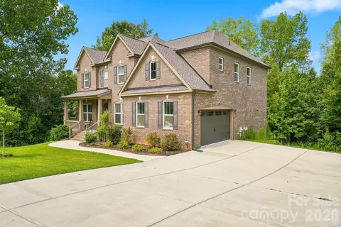 1310 Bershire L13 Ln #L13, Charlotte, NC 28262